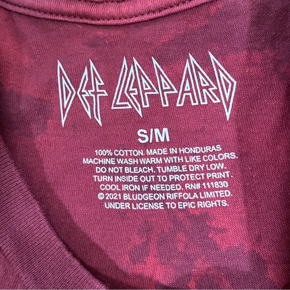 Thrashed Def Leppard Cut-Off Tank Top in Maroon Oversized Fit - Picture 4 of 5